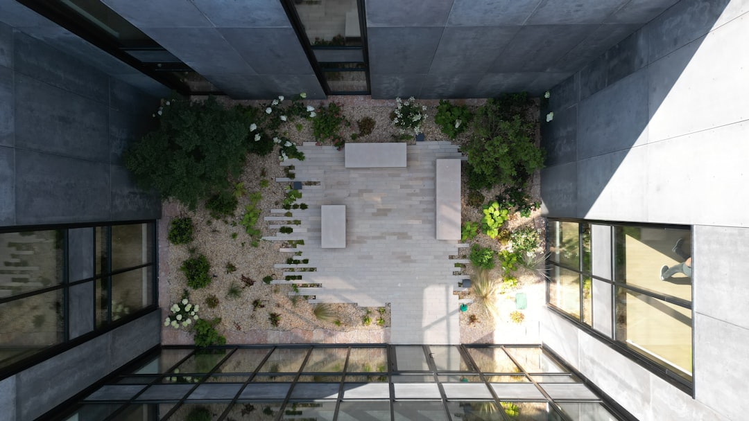 découvrez comment transformer votre terrasse grâce à nos astuces et conseils de rénovation. que ce soit pour améliorer l'esthétique, la fonctionnalité ou la durabilité de votre espace extérieur, notre guide complet vous accompagnera dans chaque étape de votre projet de rénovation de terrasse.