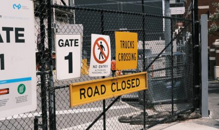 découvrez nos solutions de portails automatiques pour sécuriser et faciliter l'accès à votre propriété. installation rapide, systèmes fiables et designs modernes adaptés à tous les besoins.