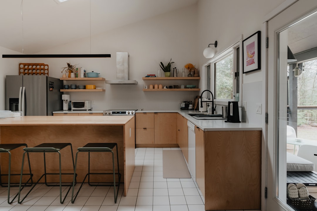 découvrez tout ce qu'il faut savoir sur les kitchen islands : conseils déco, astuces d'aménagement, idées pratiques et inspirations pour optimiser votre cuisine avec un îlot central élégant et fonctionnel.