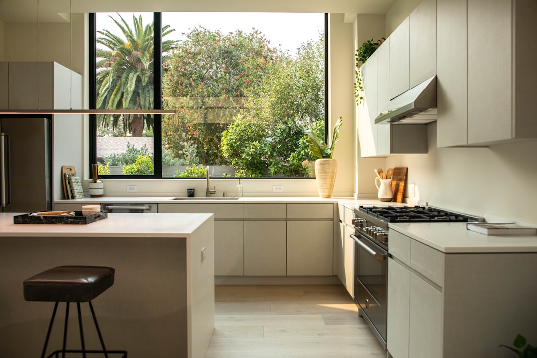 découvrez nos conseils et idées pour choisir et aménager un îlot de cuisine pratique et design, afin d’optimiser votre espace et faciliter la préparation de vos repas.