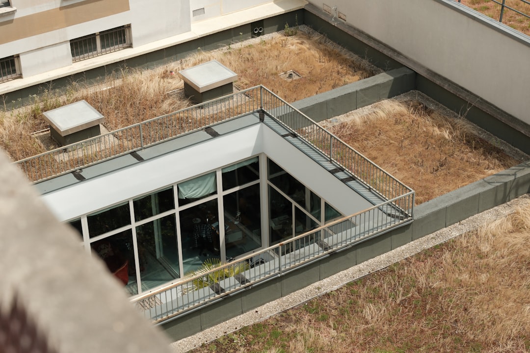 découvrez nos solutions de revêtement de sol pour balcon : idées, matériaux durables et conseils d'installation pour aménager un espace extérieur confortable et esthétique.