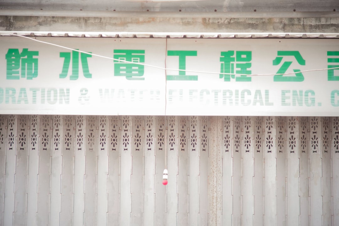 découvrez tout ce qu'il faut savoir sur les volets roulants : avantages, types, installation et conseils pour sécuriser et isoler efficacement votre habitation ou votre local professionnel.