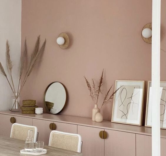 Effet bois : les astuces pour intégrer cette tendance déco en 2025