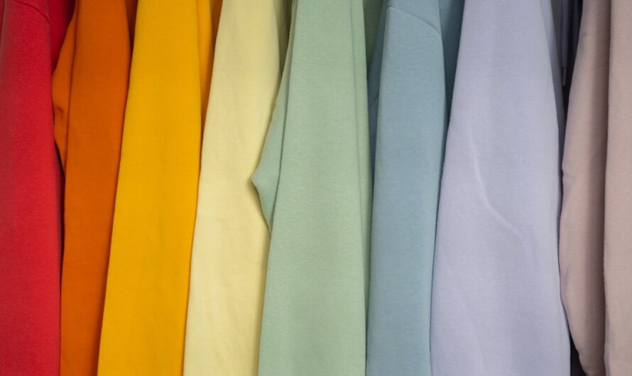 Harmoniser le taupe : les meilleures associations de couleurs pour votre intérieur