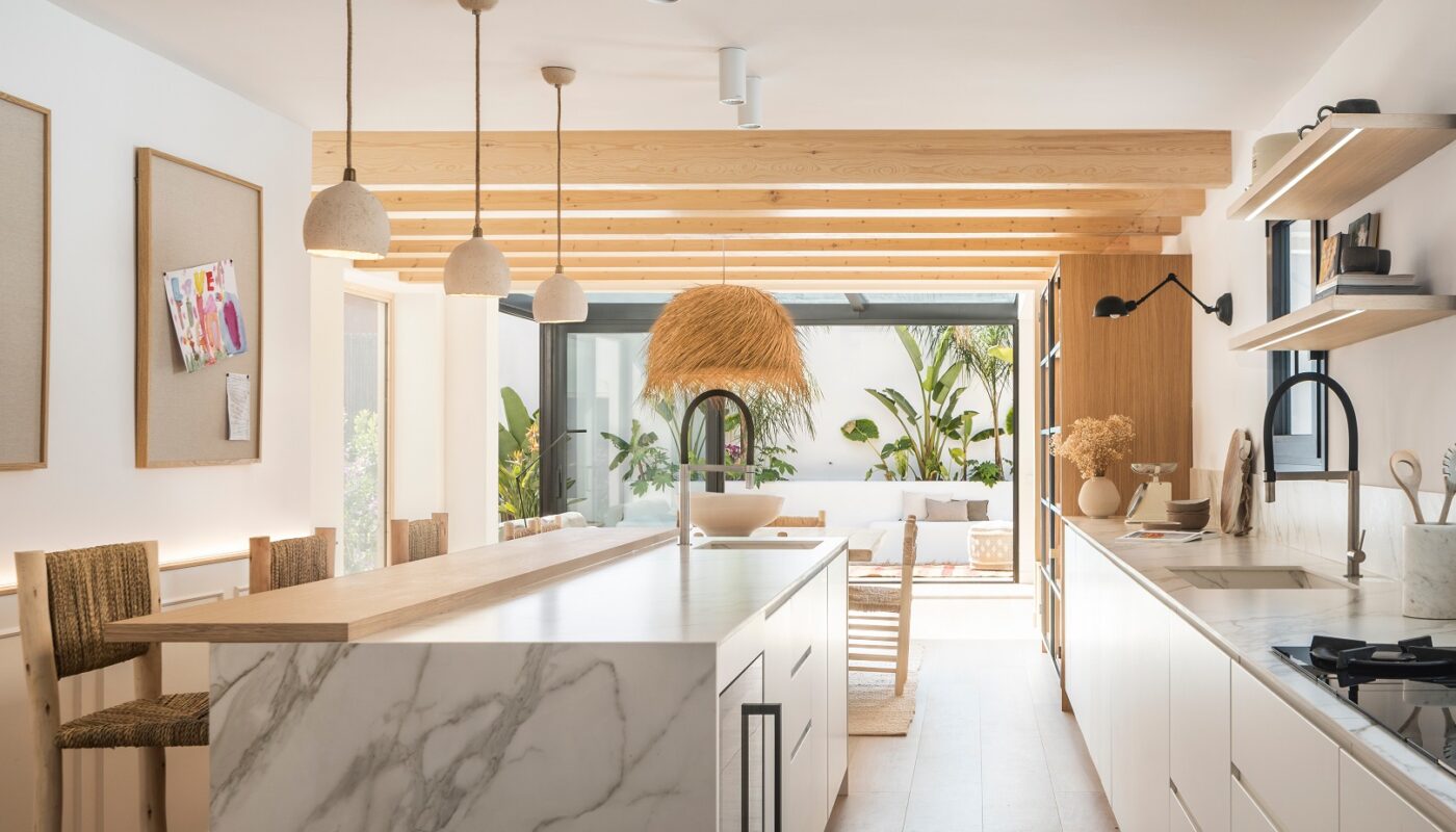 découvrez les tendances incontournables de la décoration méditerranéenne pour 2025, alliant couleurs chaleureuses, matériaux naturels et ambiance conviviale.