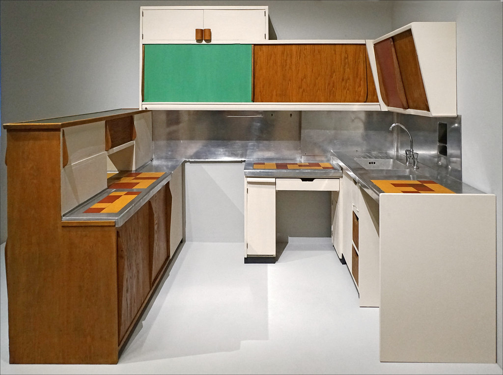 découvrez notre sélection élégante de meubles bleu et bois, alliant style moderne et chaleur naturelle pour une décoration unique et raffinée.
