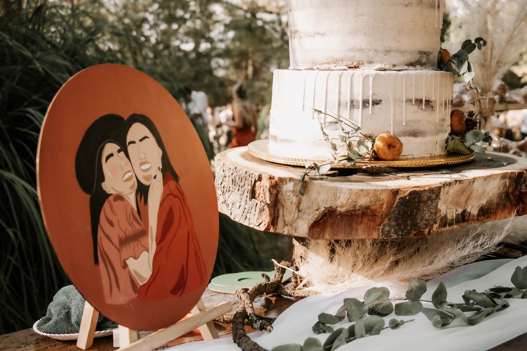 découvrez l'art unique de la peinture de mariage en direct : immortalisez les moments magiques de votre cérémonie avec une œuvre d'art vivante et personnalisée.