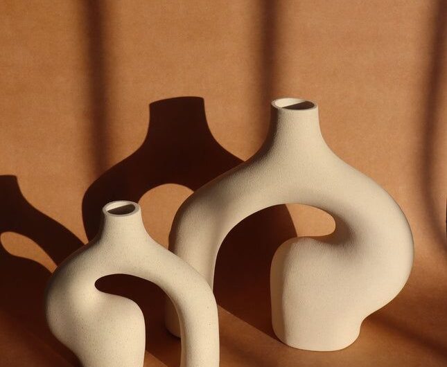 Vases tendance 2024 : les modèles incontournables pour une déco stylée