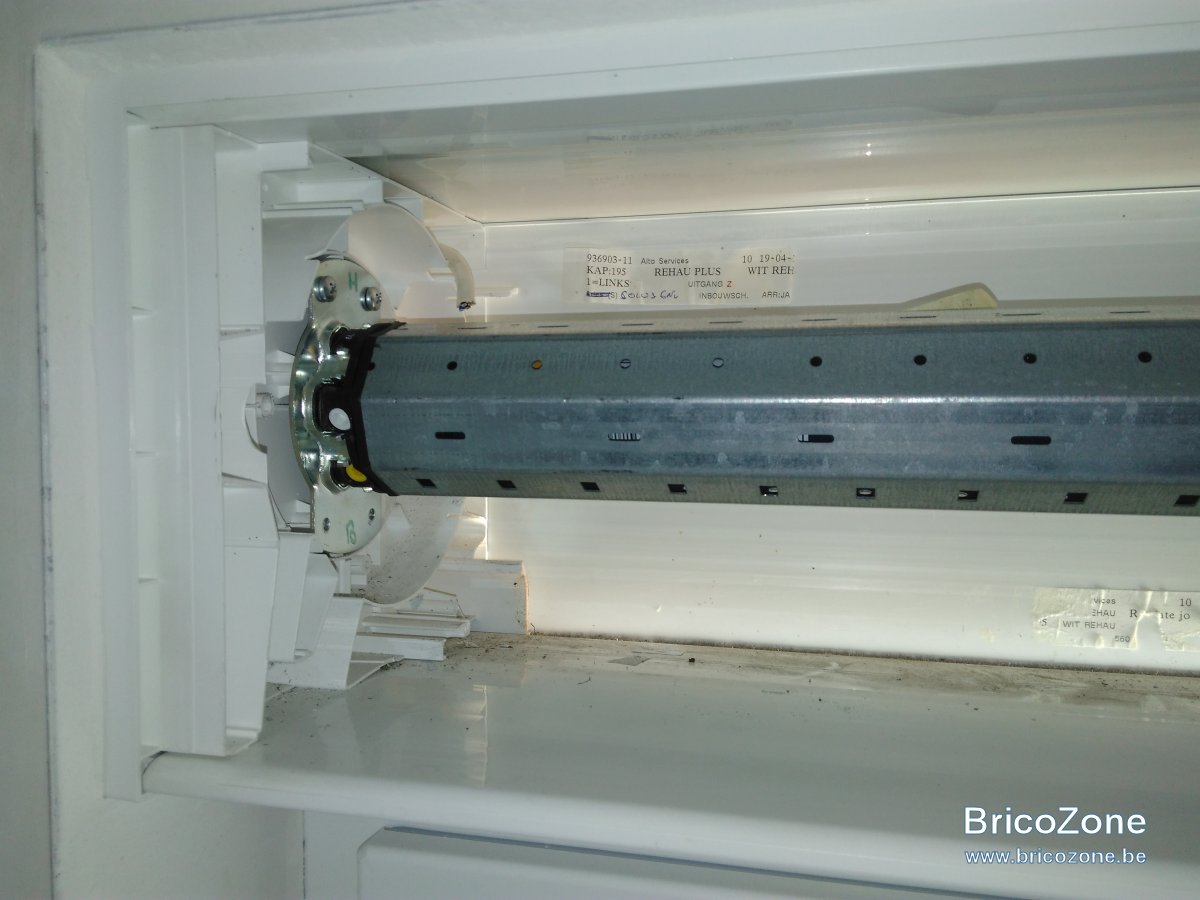 découvrez comment remplacer facilement le moteur de votre volet roulant grâce à notre guide complet et conseils pratiques pour un remplacement rapide et efficace.